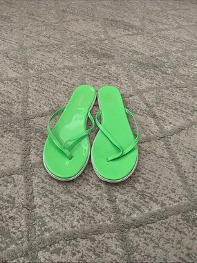 bebe Neon Green Patent Flip Flop Sandals